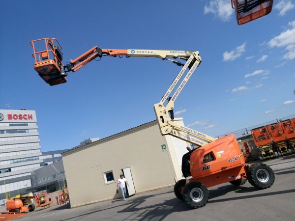 Коленчатый подъемник JLG 450AJ в аренду