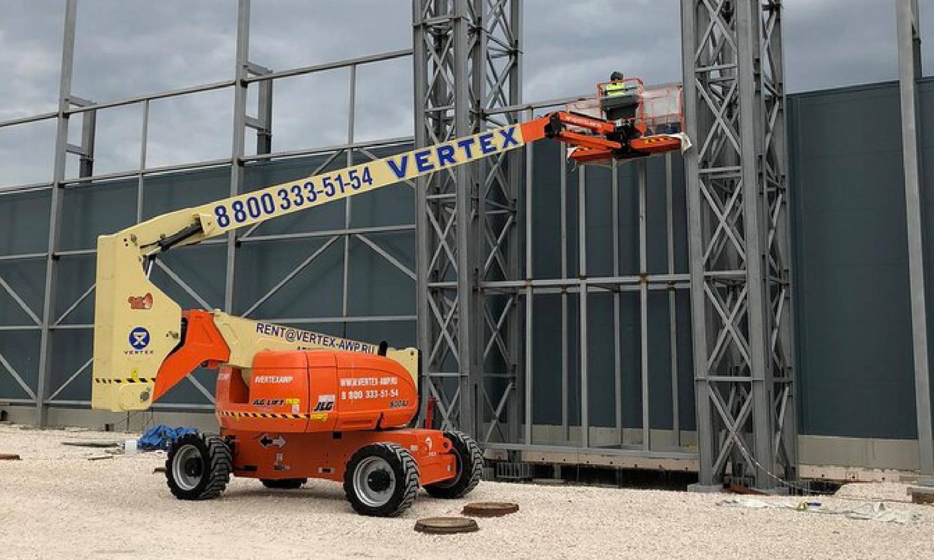 JLG